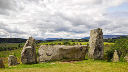 Tomnaverie recumbent stone and flankers